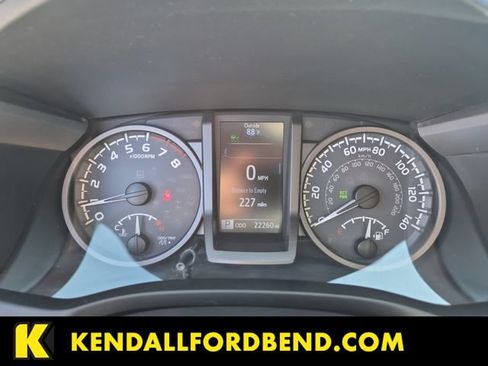Used 2019 Toyota Tacoma TRD Sport w/ Technology Package RWD image 14
