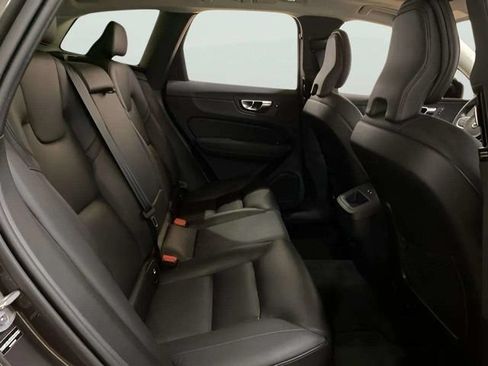 Used 2025 Volvo XC60 B5 Core AWD/4WD image 34