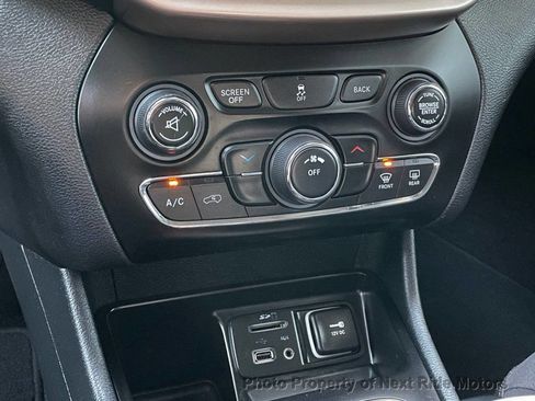 Used 2015 Jeep Cherokee Latitude image 21