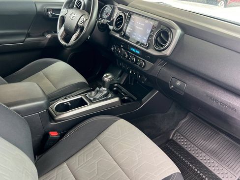 Used 2021 Toyota Tacoma TRD Off-Road w/ Technology Package AWD/4WD image 12