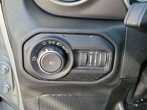Used 2018 Jeep Wrangler Unlimited Sport S AWD/4WD image 17