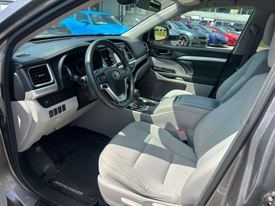 Used 2017 Toyota Highlander LE AWD/4WD image 12