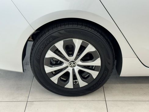 Used 2022 Toyota Prius Prime LE FWD image 40
