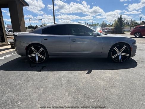 Used 2015 Dodge Charger SXT RWD image 8