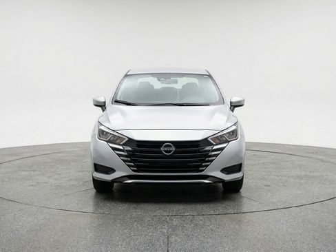 Used 2025 Nissan Versa SV image 2