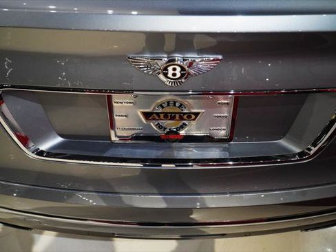Used 2020 Bentley Bentayga AWD/4WD image 34