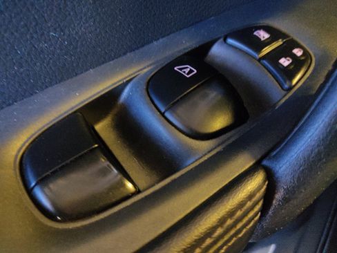 Used 2019 Nissan Rogue SV FWD image 27