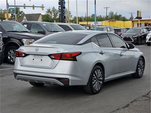 Used 2023 Nissan Altima 2.5 SV FWD image 3