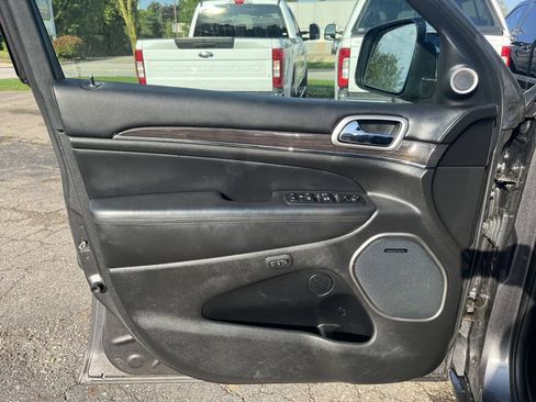 Used 2018 Jeep Grand Cherokee Overland AWD/4WD image 15