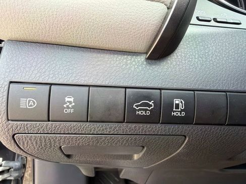 Used 2020 Toyota Camry LE FWD image 31