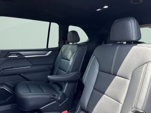 New 2026 GMC Acadia Elevation w/ Elevation Premium Package AWD/4WD image 17