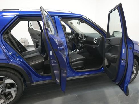 New 2025 Hyundai Venue Limited image 32
