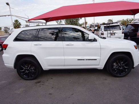 Used 2020 Jeep Grand Cherokee Altitude image 5