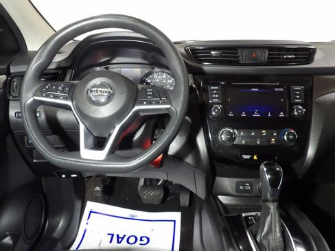 Used 2020 Nissan Rogue Sport S image 11