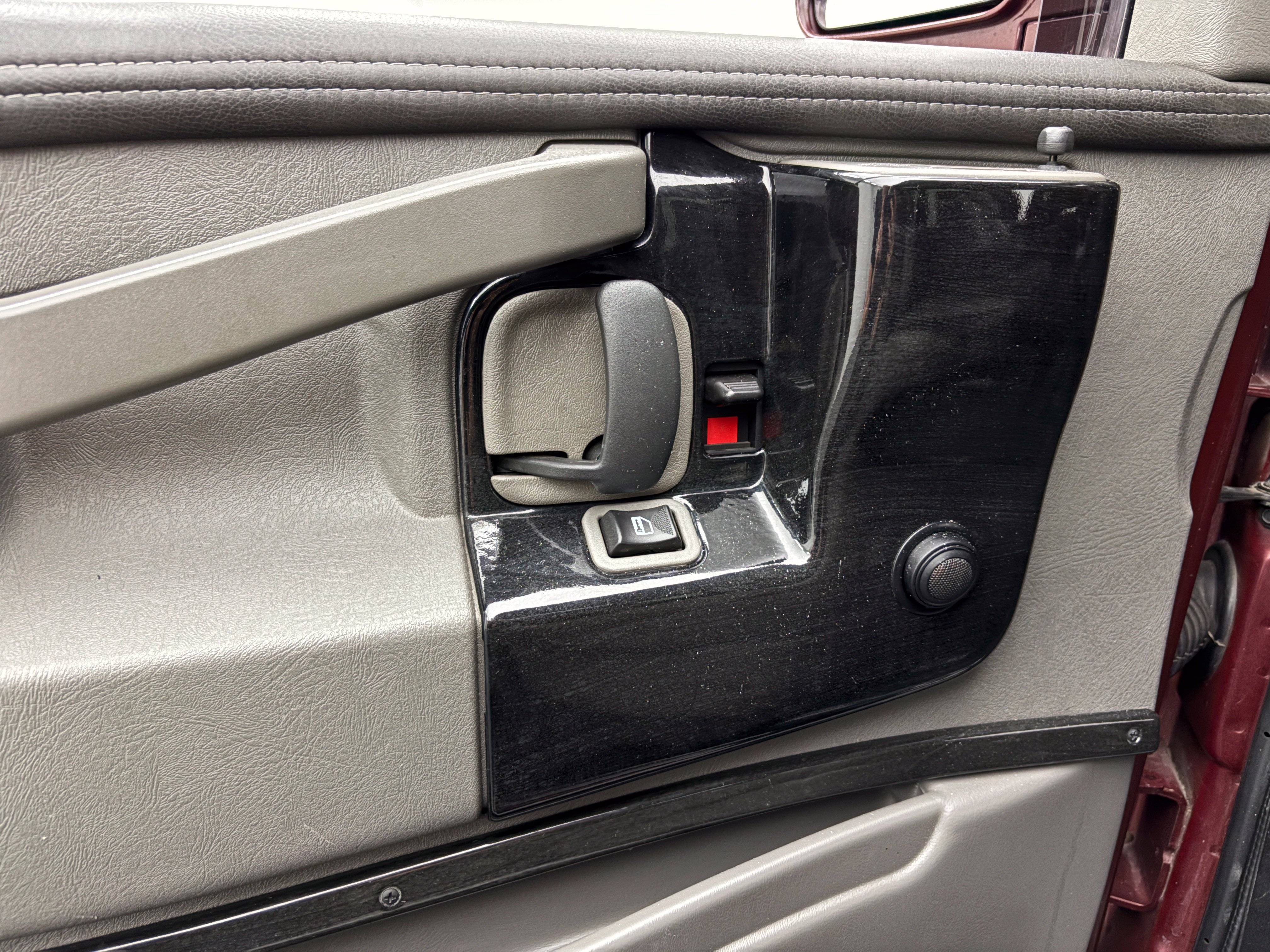 Used 2020 GMC Savana 2500 Extended w/ Enhanced Convenience Package RWD image 17