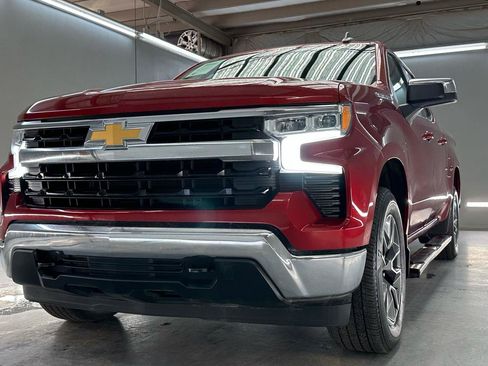 Used 2024 Chevrolet Silverado 1500 LT AWD/4WD image 4