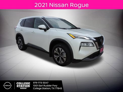 Certified 2021 Nissan Rogue SV image 1