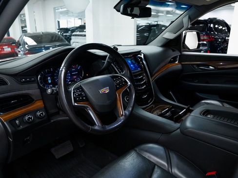 Used 2019 Cadillac Escalade ESV Premium Luxury image 19