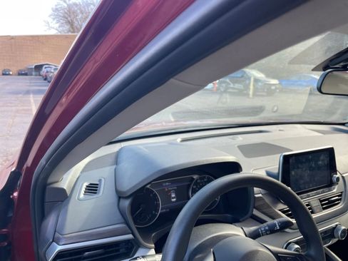 Used 2025 Nissan Altima 2.5 SV image 33