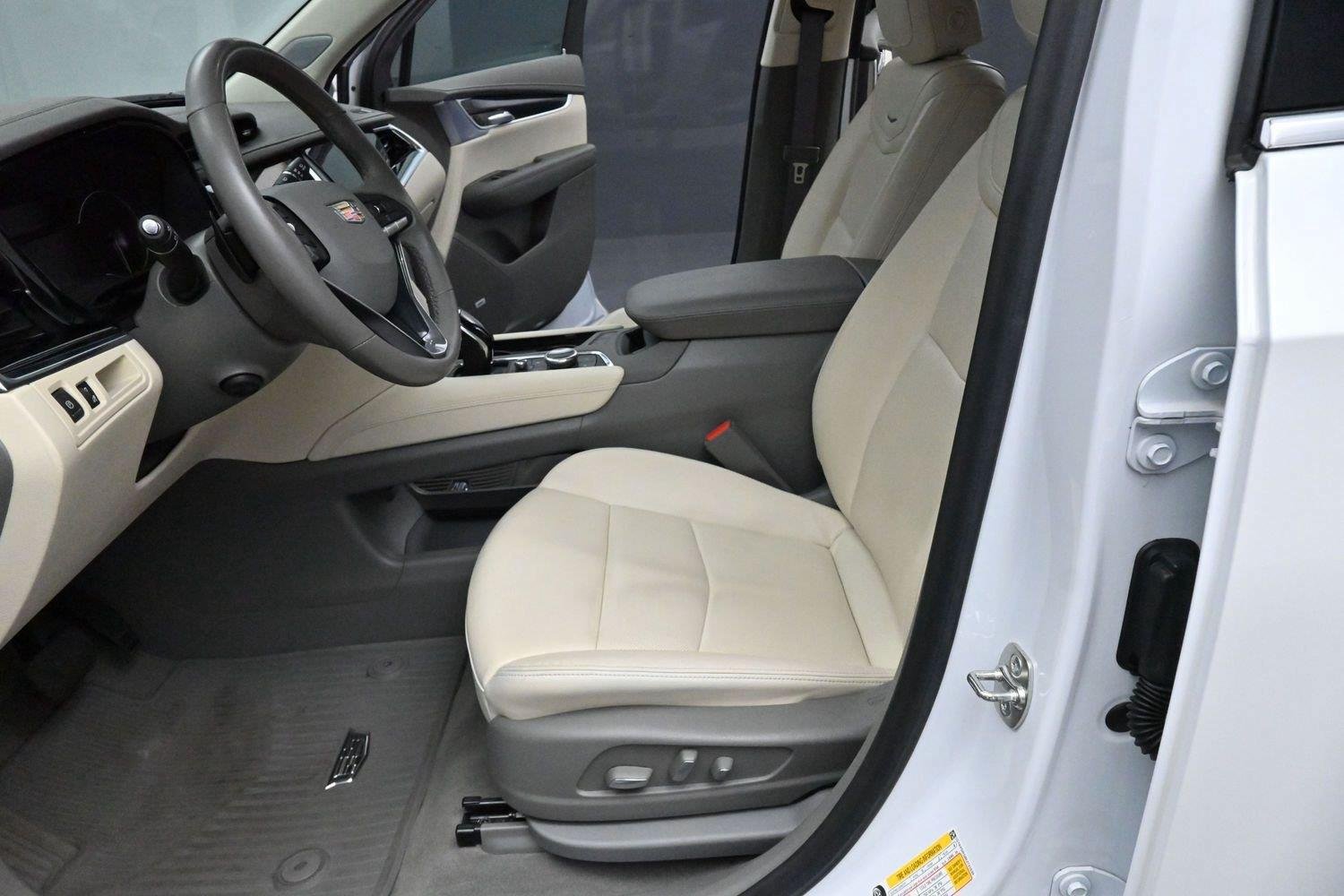 Certified 2024 Cadillac XT6 Premium Luxury AWD/4WD image 15