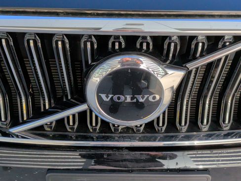 Used 2025 Volvo XC40 B5 Core image 12