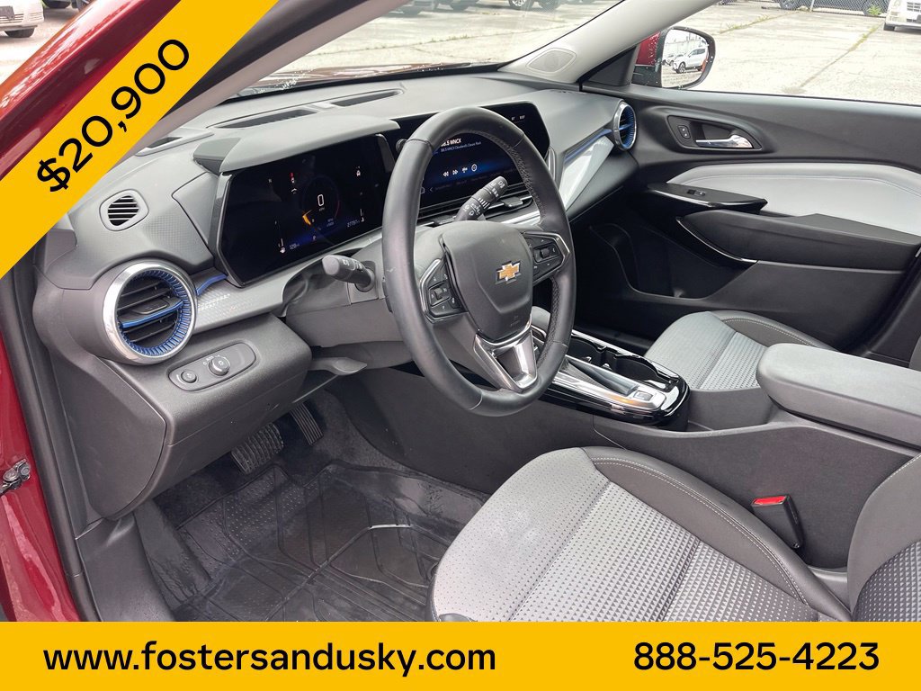 Used 2024 Chevrolet Trax LT w/ Sunroof Package FWD image 13