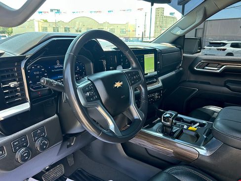Used 2023 Chevrolet Silverado 1500 LT w/ Z71 Off-Road Package AWD/4WD image 9