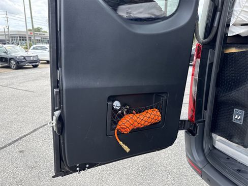 Used 2019 Mercedes-Benz Sprinter 2500 image 42