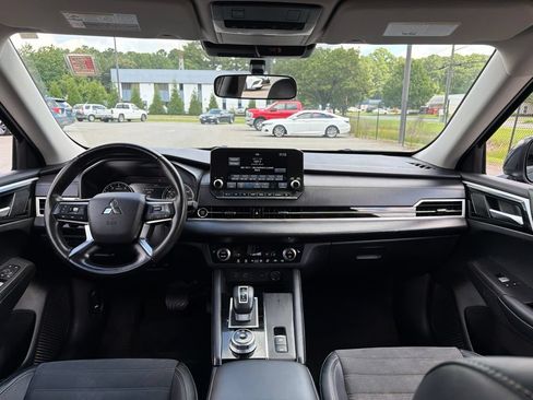 Used 2024 Mitsubishi Outlander SE AWD/4WD image 8