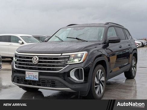 Used 2025 Volkswagen Atlas SE image 1
