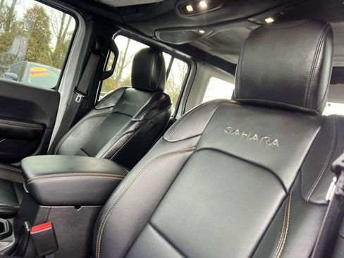 Used 2024 Jeep Wrangler Unlimited Sahara w/ Safety Group AWD/4WD image 11