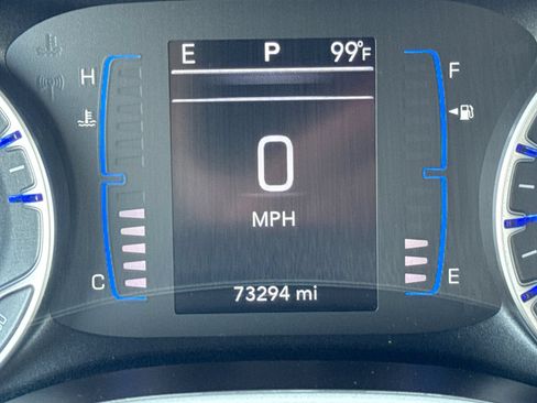 Used 2022 Chrysler Voyager LX FWD image 15