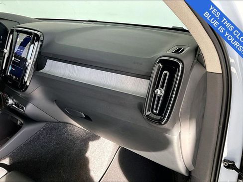 Certified 2025 Volvo XC40 B5 Plus image 21