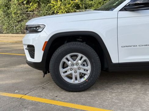 New 2025 Jeep Grand Cherokee Laredo w/ Luxury Tech Group I image 9