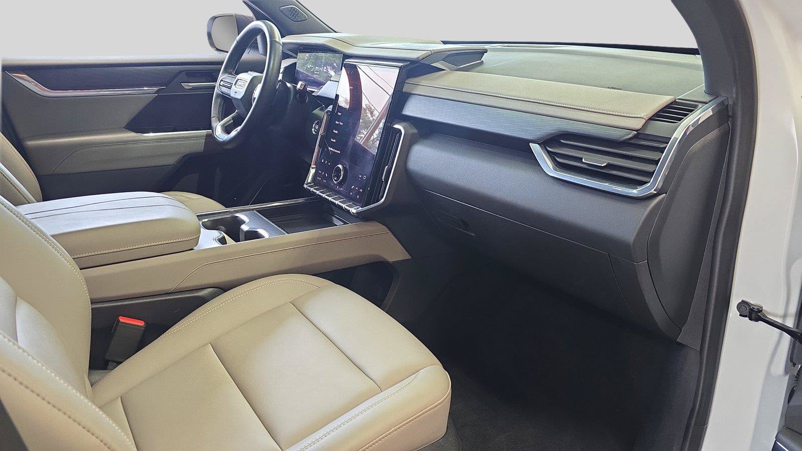 Used 2026 GMC Acadia Elevation w/ Elevation Premium Package FWD image 16