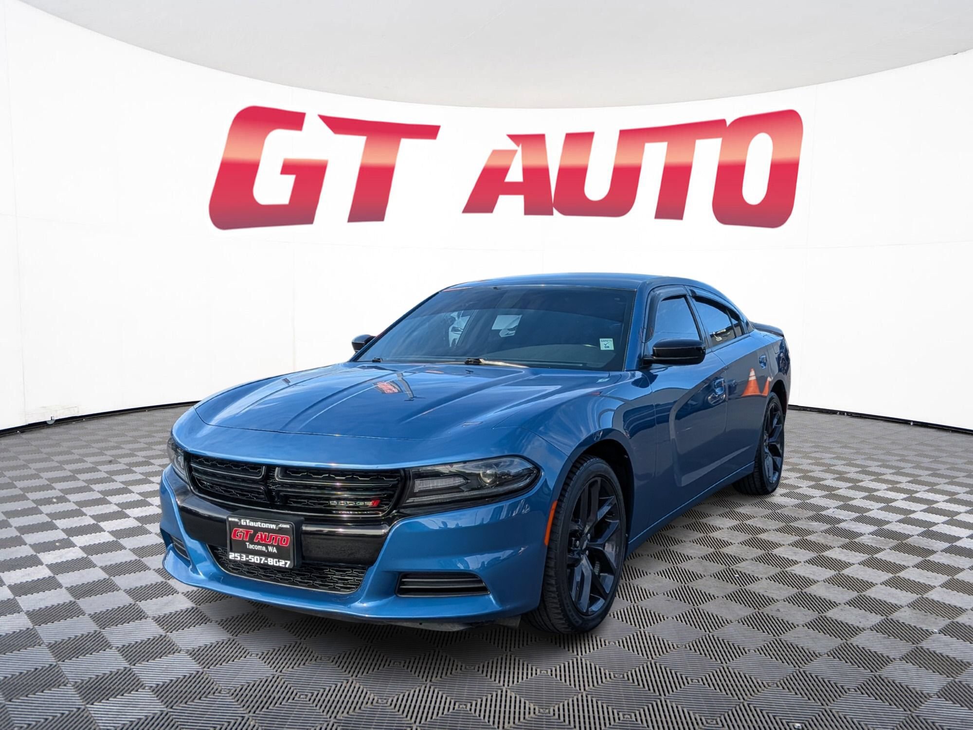 Used 2021 Dodge Charger SXT w/ Blacktop Package RWD image 2