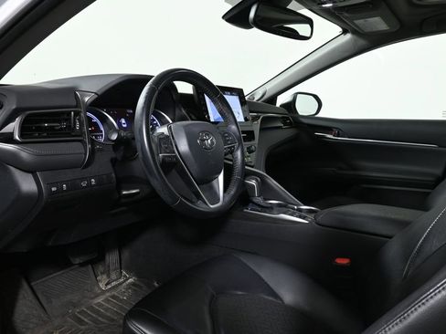 Used 2021 Toyota Camry XLE w/ Navigation Upgrade Package FWD image 4