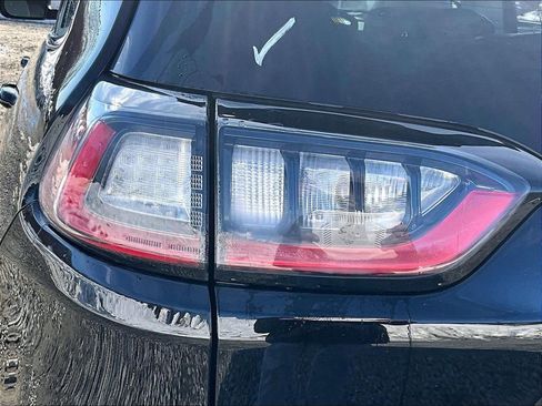 Used 2021 Jeep Cherokee Latitude Lux w/ Sun & Sound Group image 28