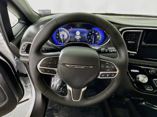 New 2027 Chrysler Pacifica Select AWD/4WD image 11