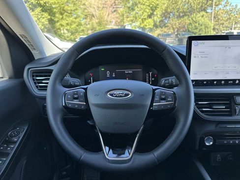 Used 2024 Ford Escape SE image 11