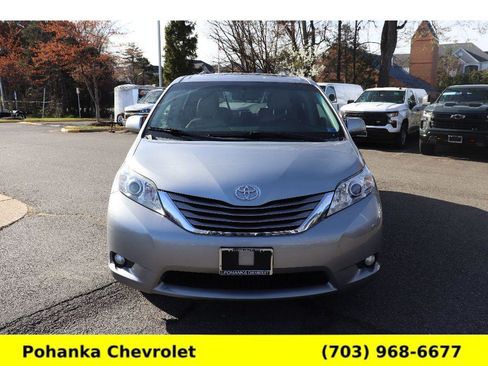 Used 2015 Toyota Sienna XLE Premium image 2