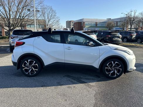 Used 2020 Toyota C-HR XLE image 2