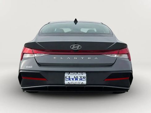 Used 2024 Hyundai Elantra SEL FWD image 6