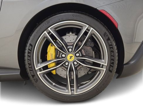 Used 2024 Ferrari Roma Spider RWD image 15