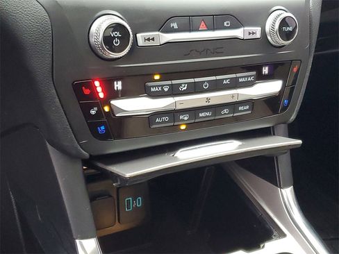 Used 2020 Ford Explorer Limited image 23