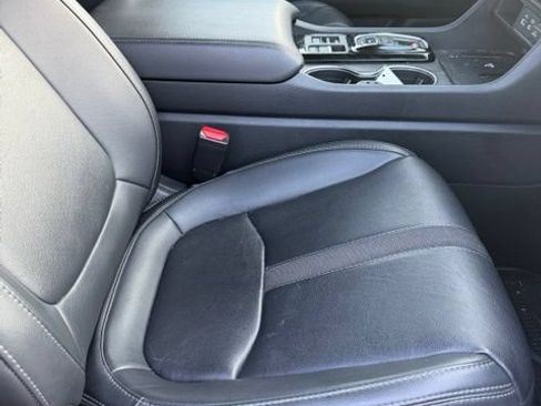 Used 2025 Honda Pilot Touring image 10