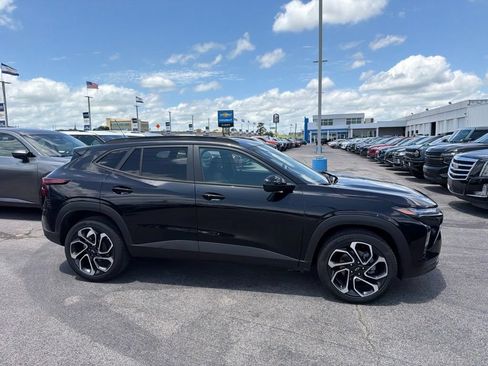 Used 2026 Chevrolet Trax RS w/ Sunroof Package FWD image 9
