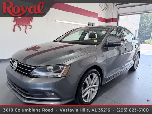 Used 2017 Volkswagen Jetta SEL FWD image 1