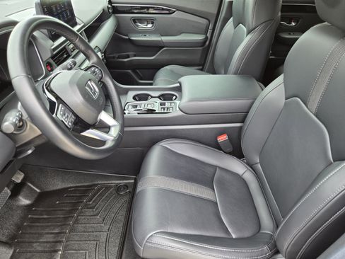 Certified 2025 Honda Pilot Touring image 9