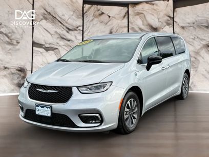 Used 2024 Chrysler Pacifica Limited